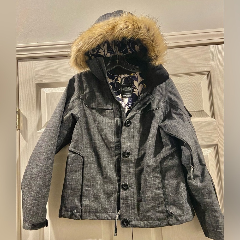 The North Face Light Grey Parka Winter Woman’s Coat size Small